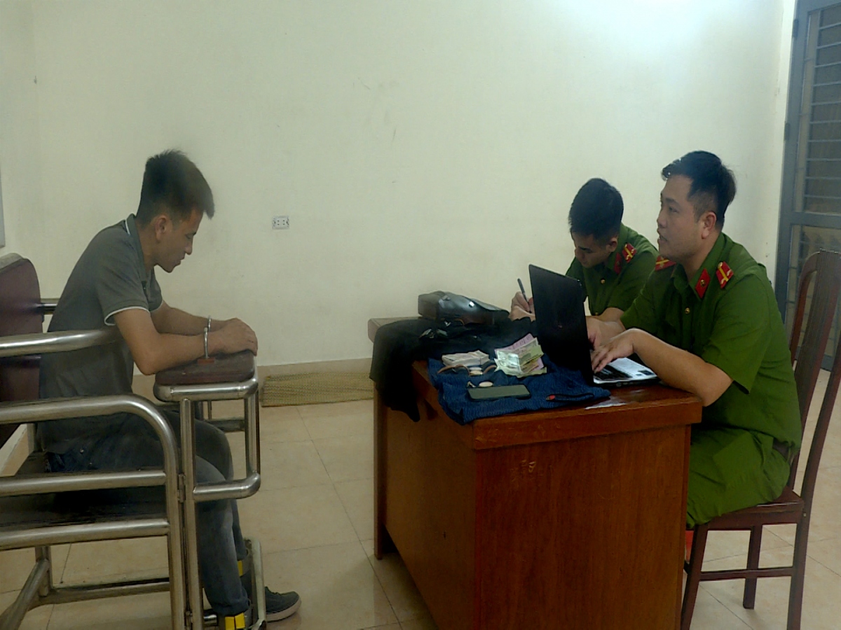 Đột nhập khu nhà biệt thự lấy tiền mua ma túy